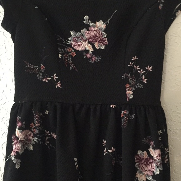 Dress - Picture 4 of 6